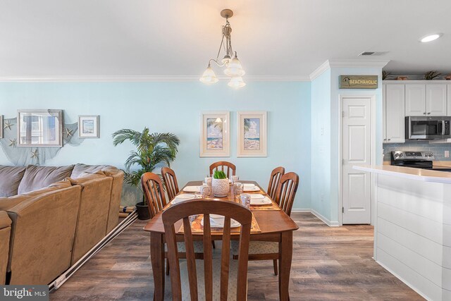 37 Fountain Dr W Unit 4C, Ocean City, MD 21842 - dining space featuring crown molding, a chandelier, dark wood finished floors, and recessed lighting