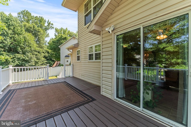 8910 Edison Ln, Clinton, MD 20735 - view of deck