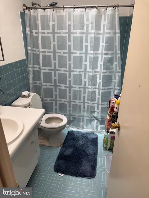724 Susquehanna Rd, Philadelphia, PA 19111 - bathroom featuring tile walls and vanity