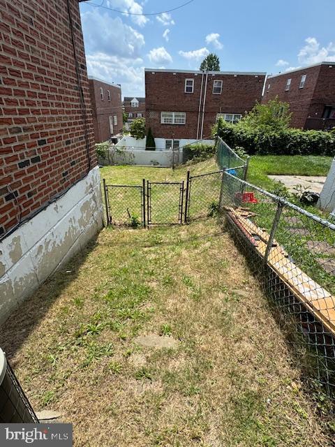 724 Susquehanna Rd, Philadelphia, PA 19111 - view of yard with a gate