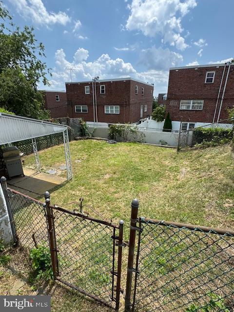 724 Susquehanna Rd, Philadelphia, PA 19111 - view of yard
