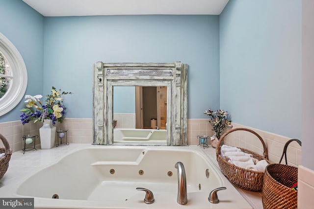 616 Silverstone Ct, Silver Spring, MD 20905 - full bathroom featuring a whirlpool tub