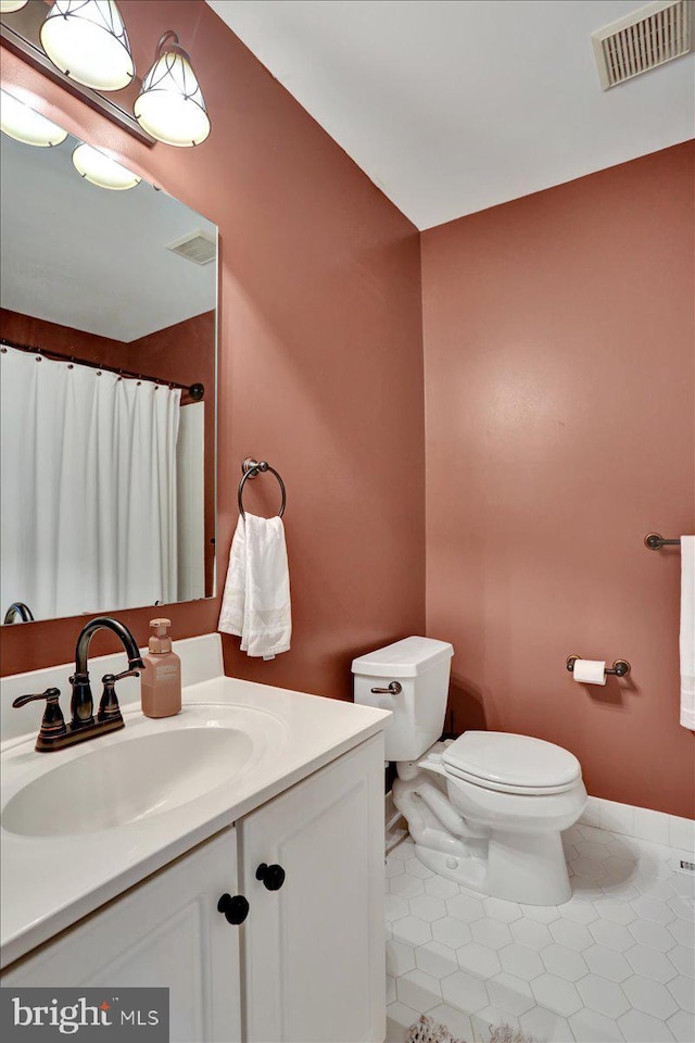 14 Wyomissing Ct, Wyomissing, PA 19610 - full bath with vanity and tile patterned floors
