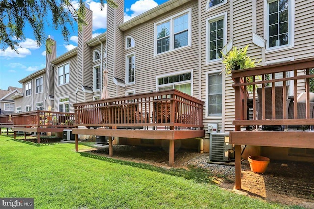 14 Wyomissing Ct, Wyomissing, PA 19610 - back of property featuring a deck and a yard