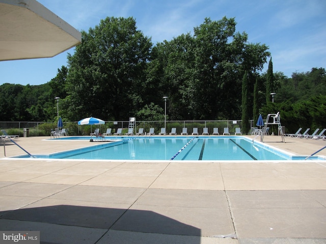 6621 Wakefield Dr Unit 720, Alexandria, VA 22307 - community pool with a patio