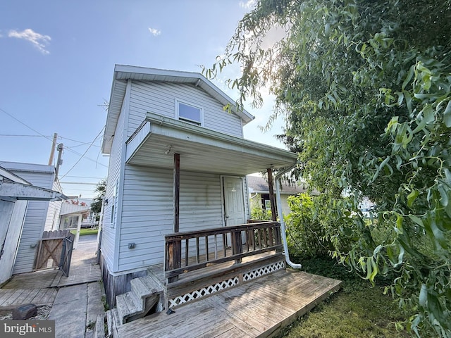 507 Market St, New Cumberland, PA 17070 - back of property with a porch