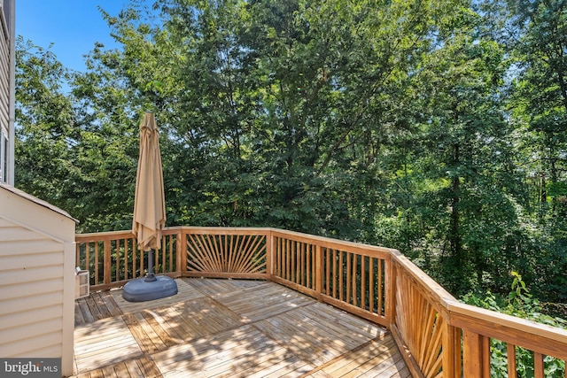 8562 Wyngate Manor Ct, Alexandria, VA 22309 - view of wooden deck