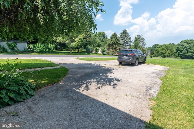 640 Bollinger Rd, Littlestown, PA 17340 - view of asphalt driveway