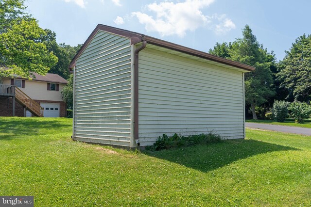 640 Bollinger Rd, Littlestown, PA 17340 - view of side of property with a yard