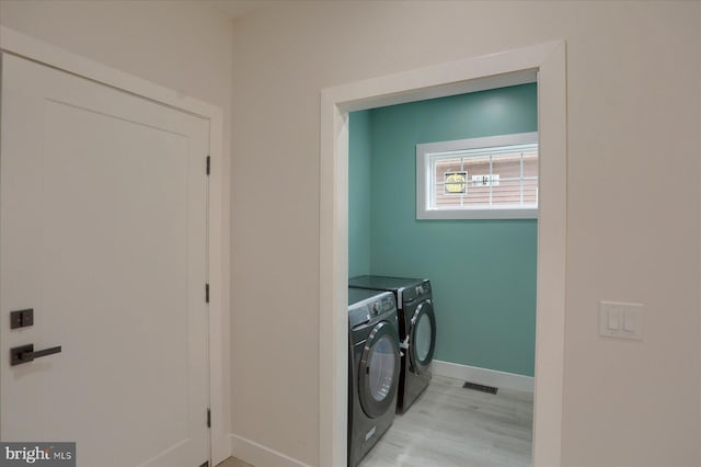 51FRANKLINDR Franklin Dr, Mechanicsburg, PA 17055 - laundry room featuring washing machine and clothes dryer and light wood-type flooring