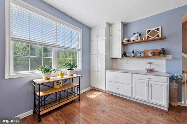 213 Buchanan Ct, Downingtown, PA 19335 - bar area featuring wood finished floors and backsplash
