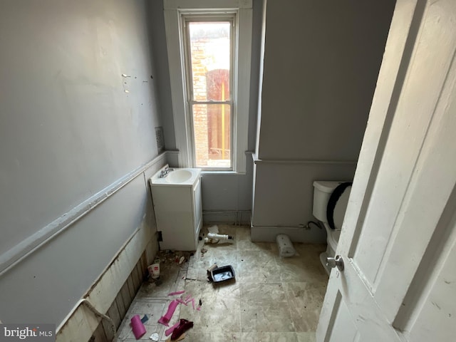 2532 W Baltimore St, Baltimore, MD 21223 - full bath with toilet and a bath