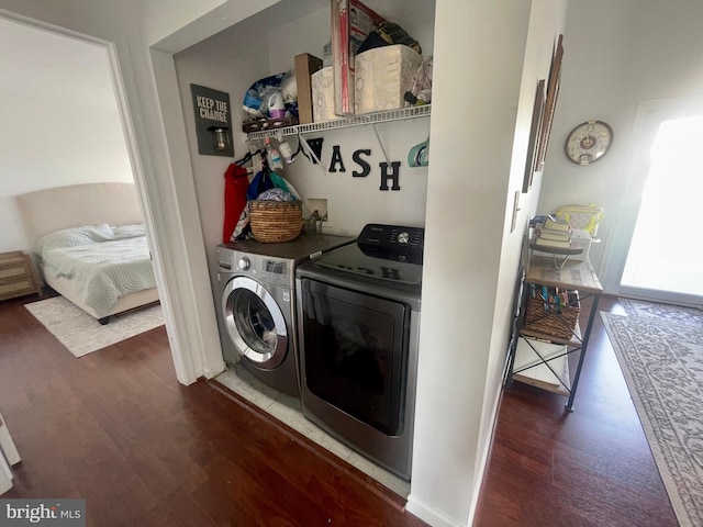 8 Aidone Ln, Smyrna, DE 19977 - laundry room featuring washer and dryer and wood finished floors
