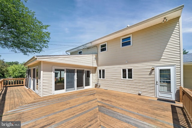 2621 Dartmouth Woods Rd, Wilmington, DE 19810 - view of wooden terrace