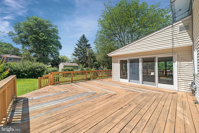 2621 Dartmouth Woods Rd, Wilmington, DE 19810 - view of wooden terrace