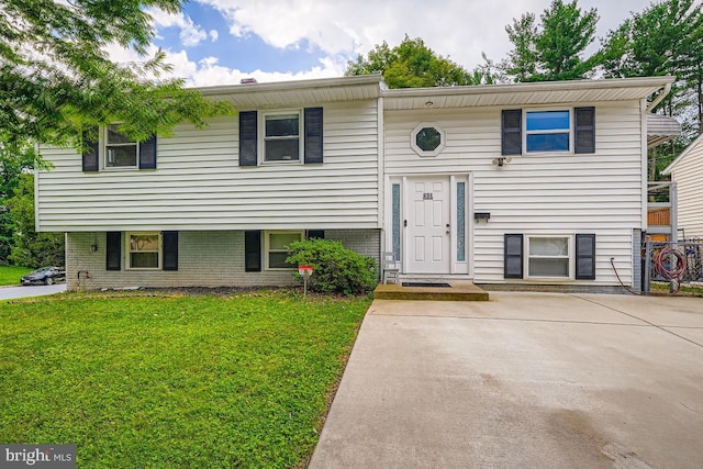231 Candytuft Rd, Reisterstown, MD 21136 - split foyer home with a front yard