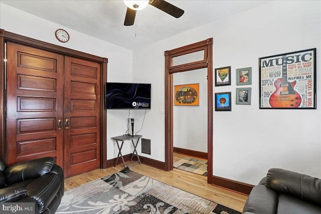 432 Mcdowell Ave, Hagerstown, MD 21740 - living area featuring light wood-style flooring and a ceiling fan