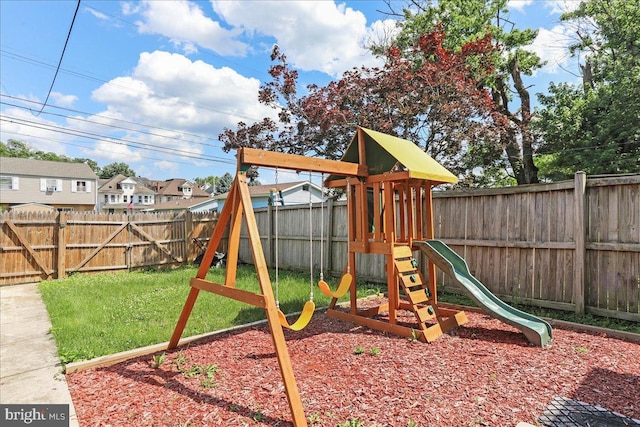 432 Mcdowell Ave, Hagerstown, MD 21740 - view of playground with a fenced backyard