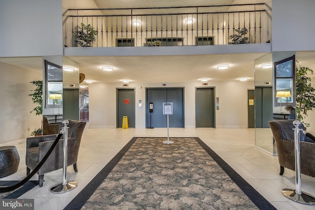 2059 Huntington Ave Unit 1406, Alexandria, VA 22303 - community lobby featuring a high ceiling