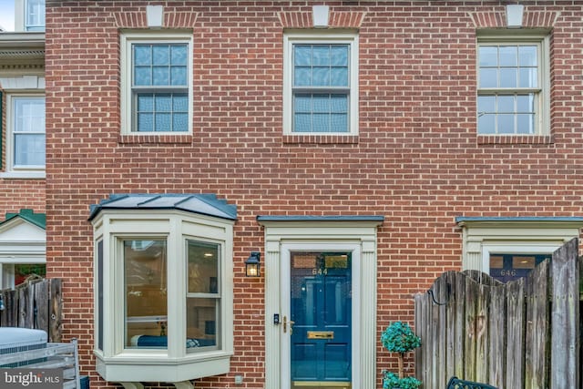 644 S Columbus St, Alexandria, VA 22314 - property entrance featuring brick siding