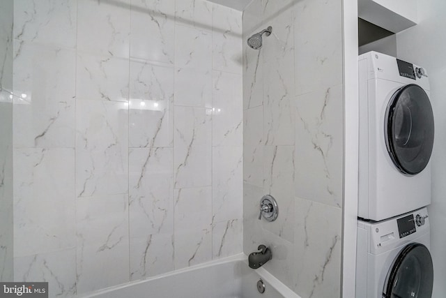 644 S Columbus St, Alexandria, VA 22314 - full bathroom with stacked washer / dryer and bathtub / shower combination