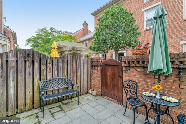 644 S Columbus St, Alexandria, VA 22314 - view of patio with a gate