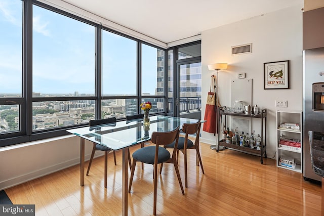 2101 Market St Unit 2801, Philadelphia, PA 19103 - dining area with wood finished floors and a city view