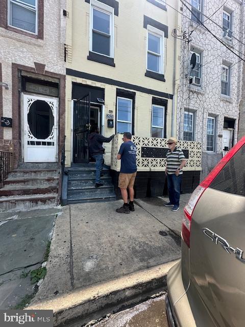 2521 N 12th St, Philadelphia, PA 19133 - property entrance