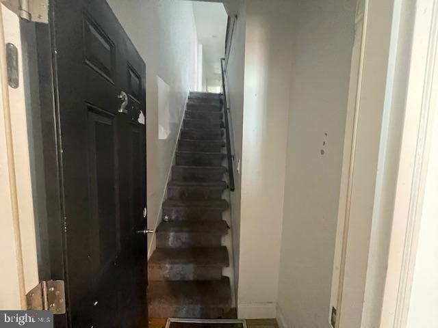 2521 N 12th St, Philadelphia, PA 19133 - view of staircase