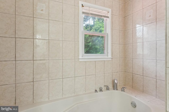 9405 Loughran Rd, Fort Washington, MD 20744 - full bath with a jetted tub