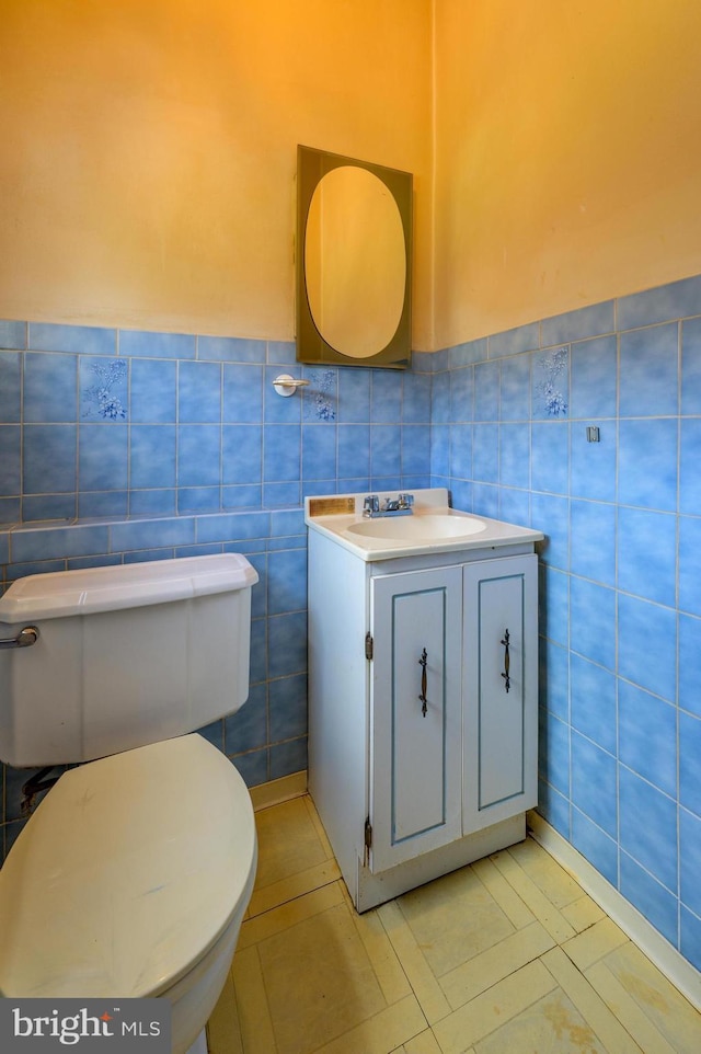 3221 Union Ave, Pennsauken, NJ 08109 - bathroom featuring tile walls, vanity, and wainscoting