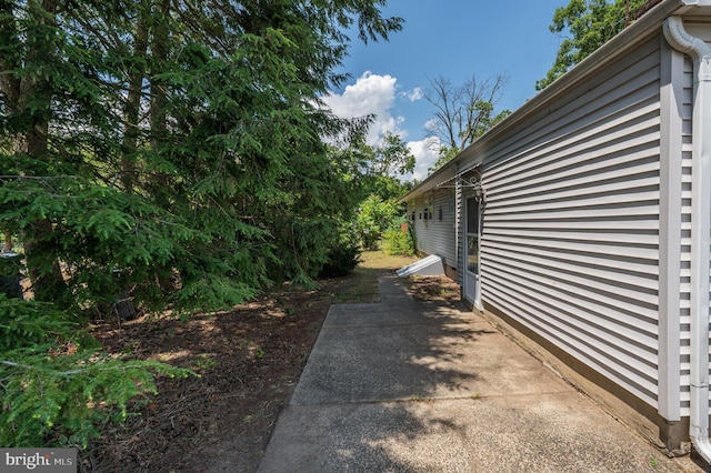 3221 Union Ave, Pennsauken, NJ 08109 - view of yard featuring a patio area