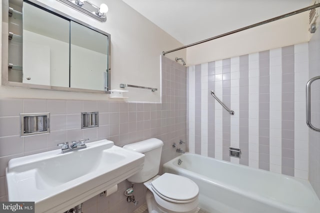 2475 Virginia Ave NW Unit 600, Washington, DC 20037 - bathroom with shower / tub combination and tile walls