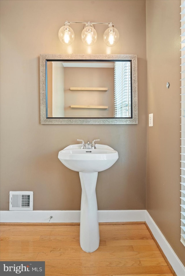19 Yogurt Ln, Baltimore, MD 21231 - bathroom featuring wood finished floors and baseboards