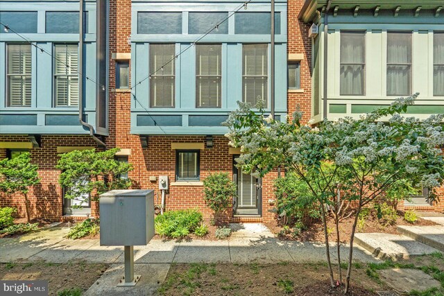 19 Yogurt Ln, Baltimore, MD 21231 - property entrance with brick siding