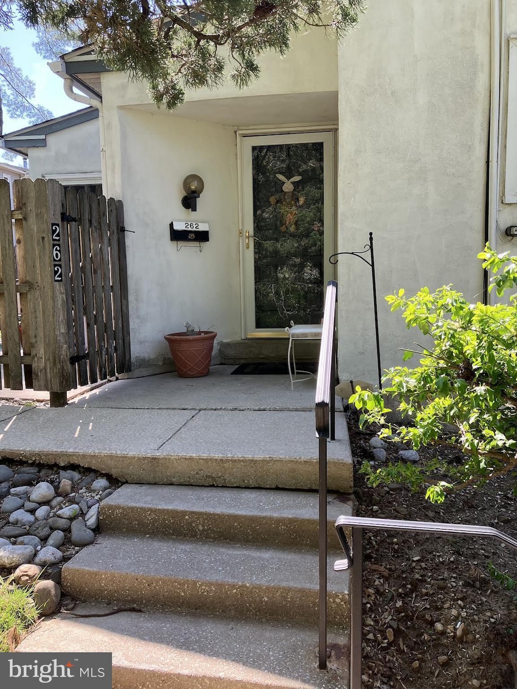 262 N Green Briar Ct Unit 262, Newtown Square, PA 19073 - entrance to property featuring stucco siding and covered porch