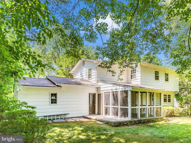 31 Cullinan Dr, Gaithersburg, MD 20878 - rear view of house featuring a sunroom and a lawn