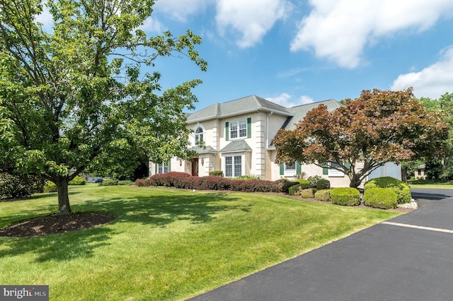14 Winslow Way, Dresher, PA 19025 - traditional home featuring a front yard