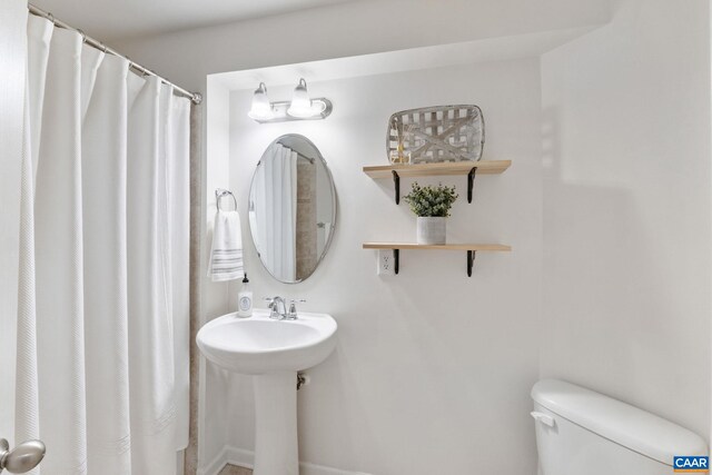 834 Rock Creek Rd, Charlottesville, VA 22903 - full bathroom with toilet and a shower with shower curtain