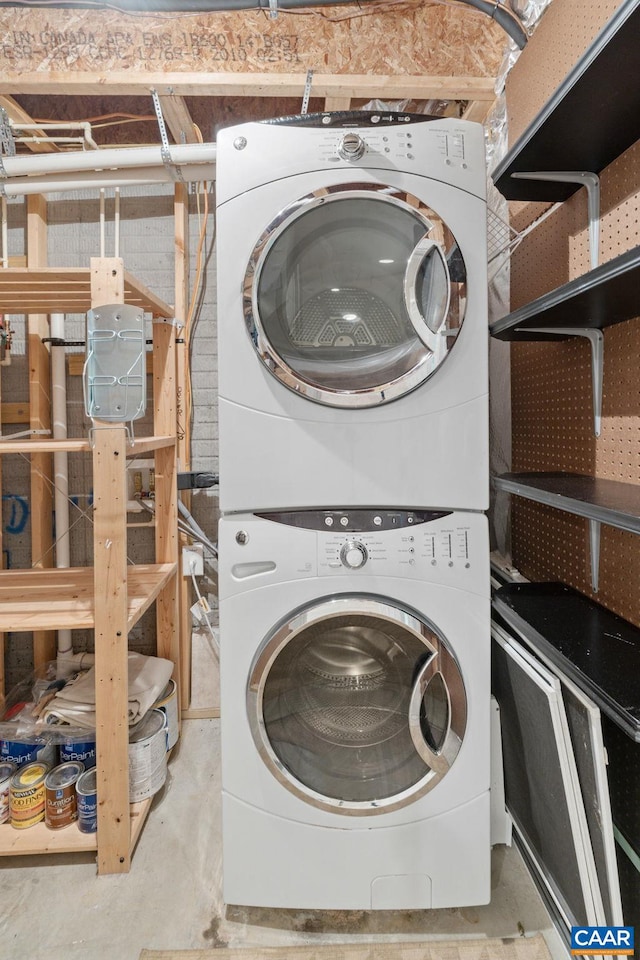 834 Rock Creek Rd, Charlottesville, VA 22903 - laundry area featuring stacked washer / dryer