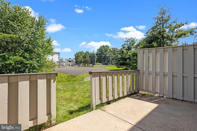 723 Dell Ct, Southampton, PA 18966 - view of patio / terrace