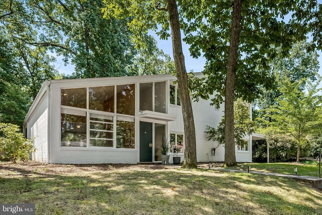 2103 Northcliff Dr, Baltimore, MD 21209 - rear view of house with a lawn and a sunroom