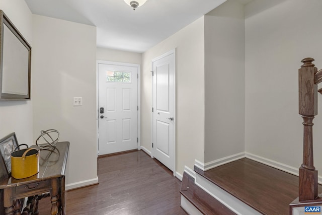 2159 Whispering Hollow Ln, Charlottesville, VA 22911 - entrance foyer with wood finished floors and baseboards