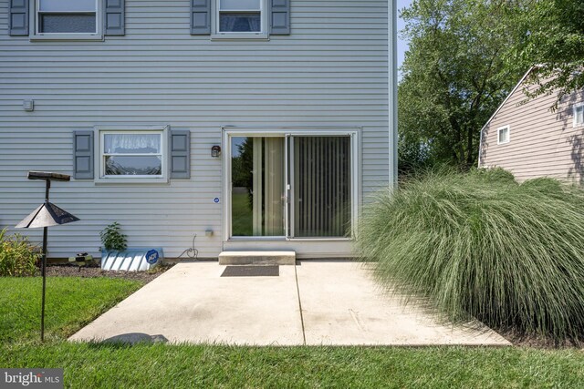 325 Tenby Chase Dr, Delran, NJ 08075 - rear view of house featuring a patio area