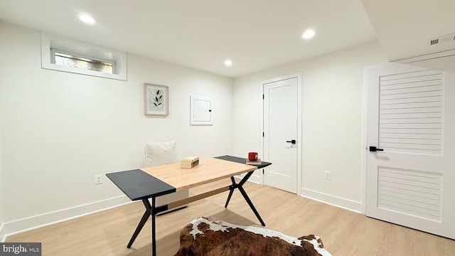 904 Man O War Ln, Great Falls, VA 22066 - home office featuring light wood-style floors and recessed lighting