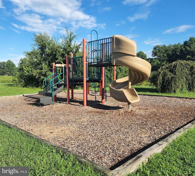 904 Man O War Ln, Great Falls, VA 22066 - view of communal playground