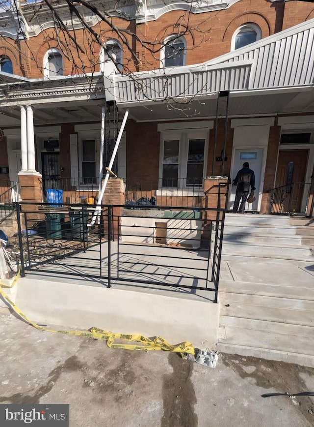 3239 N 13th St, Philadelphia, PA 19140 - gate with a porch