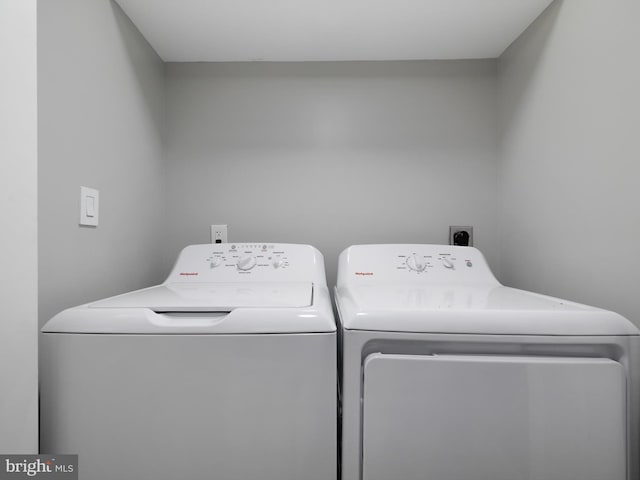 1759 Lyman Pl NE, Washington, DC 20002 - laundry room featuring independent washer and dryer