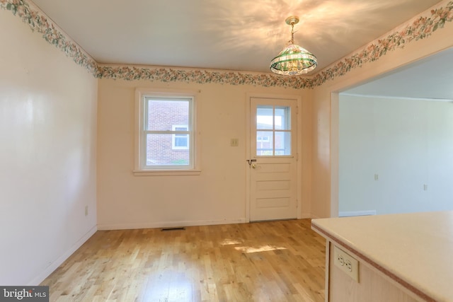 811 S Harrison St, Palmyra, PA 17078 - foyer entrance featuring light wood-type flooring and baseboards