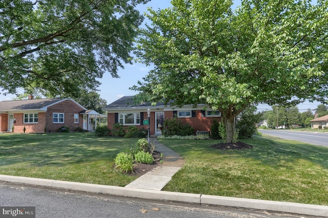 811 S Harrison St, Palmyra, PA 17078 - view of front of property featuring brick siding and a front yard